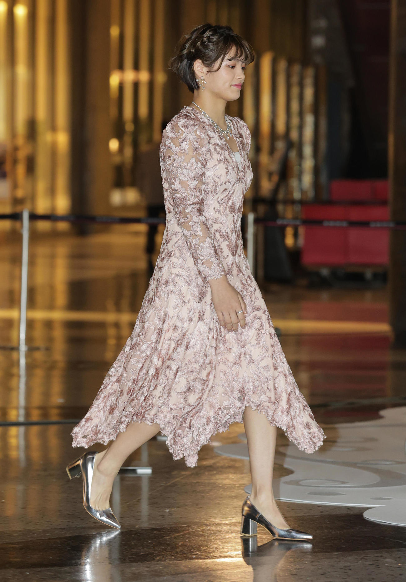 グランフロント大阪でのクリスマスイベント点灯式にスペシャルゲストとして登場する東京五輪柔道金メダリストの阿部詩（撮影・清水貴仁）