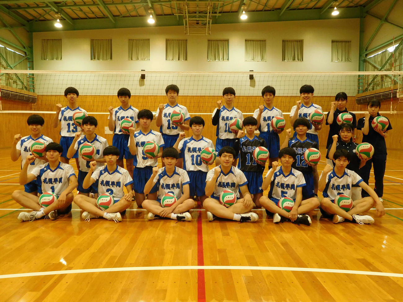 新ユニホームで大会に挑む札幌平岡の選手たち（札幌平岡高提供）