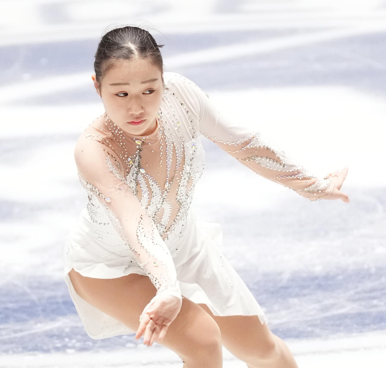 NHK杯女子シングルの公式練習で調整する河辺（撮影・菅敏）