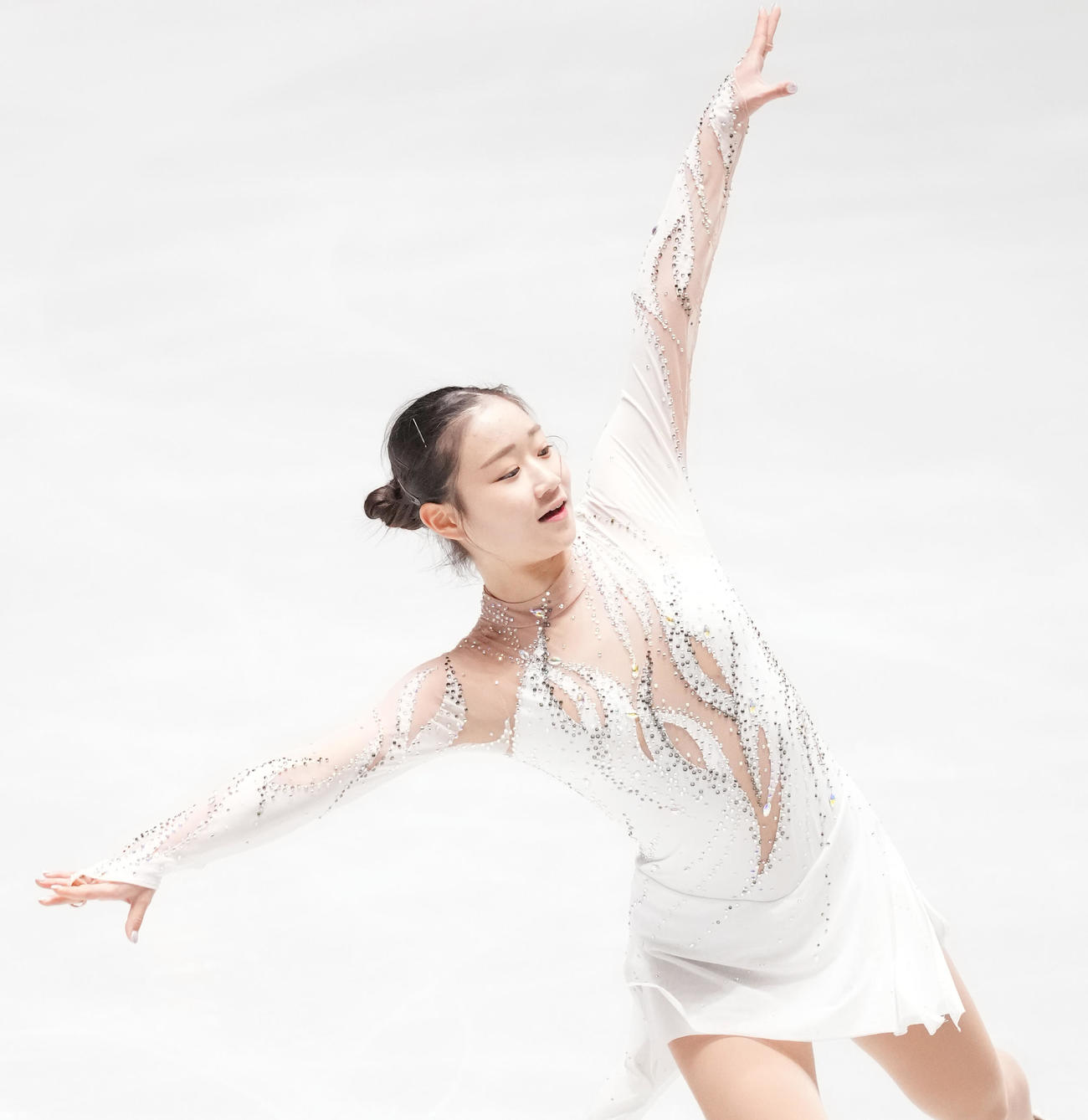 NHK杯女子シングルの公式練習で調整する河辺（撮影・菅敏）