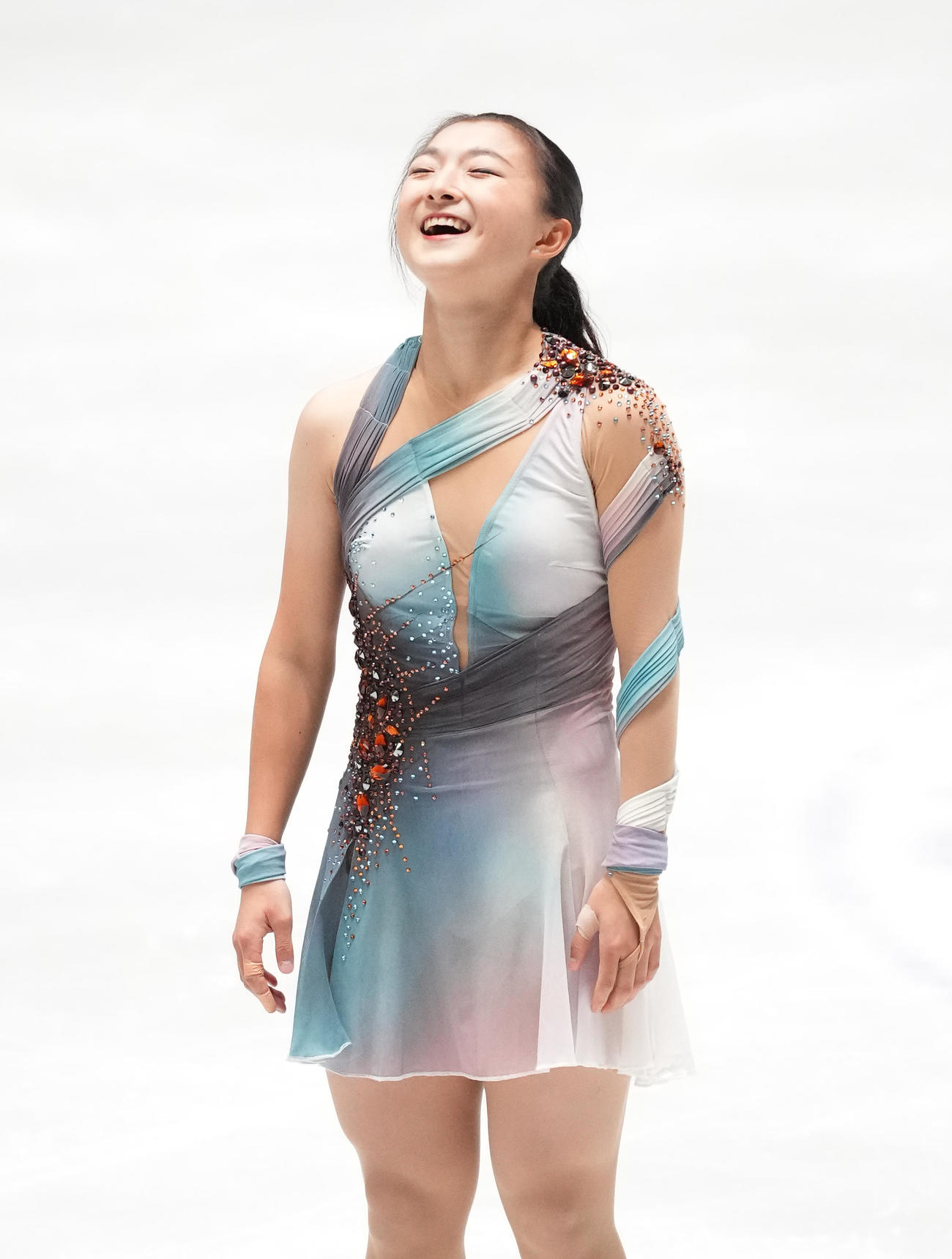 NHK杯女子SPの演技を終え、笑顔を見せる坂本（撮影・菅敏）