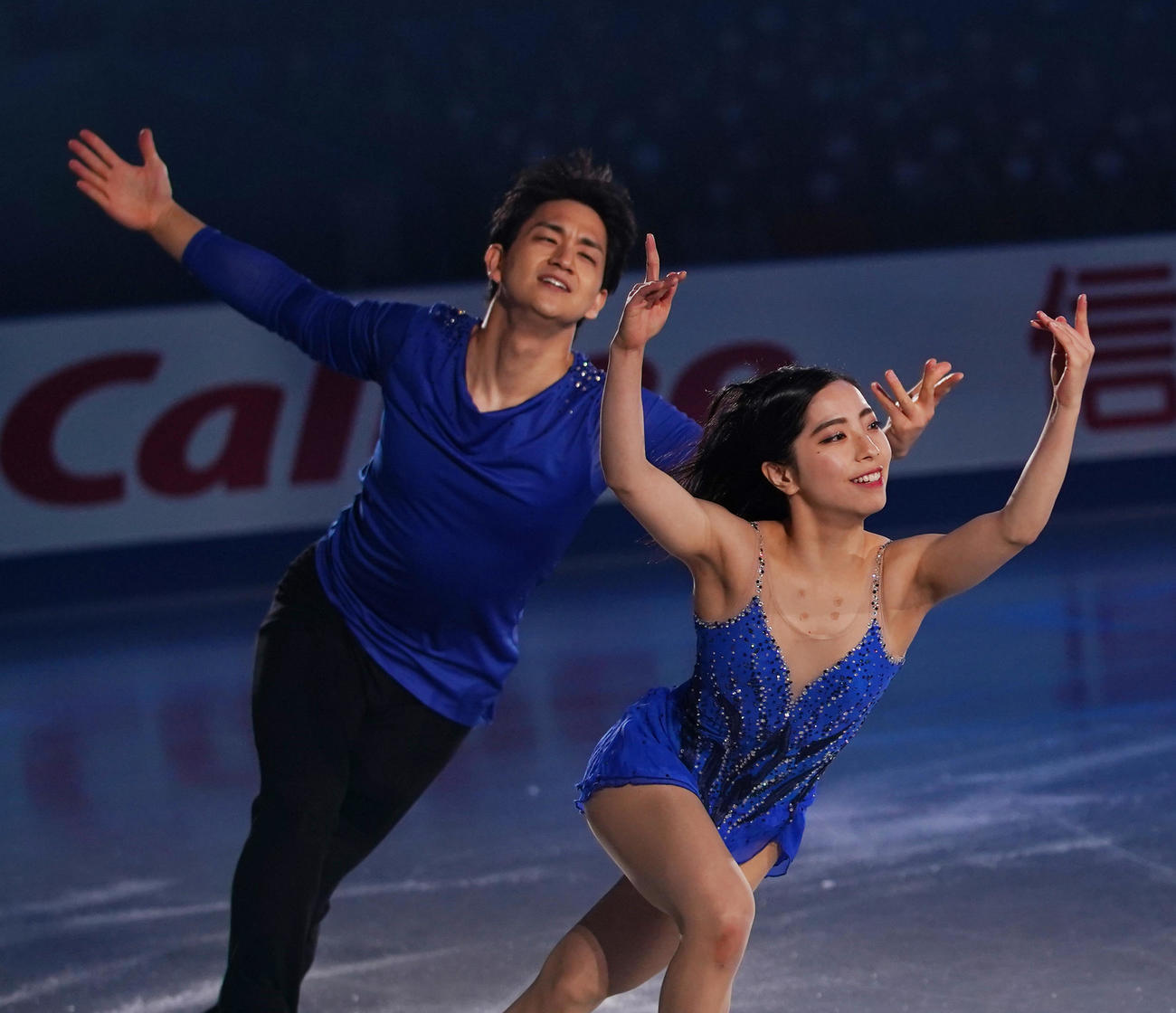 エキシビションで演技する三浦（右）、木原組（撮影・菅敏）