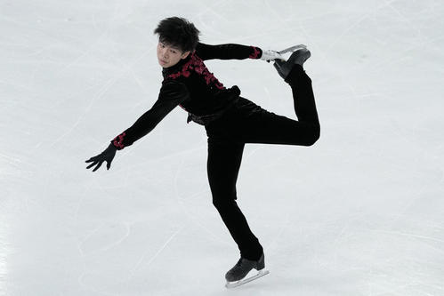 フリー演技を披露する佐藤駿（AP）