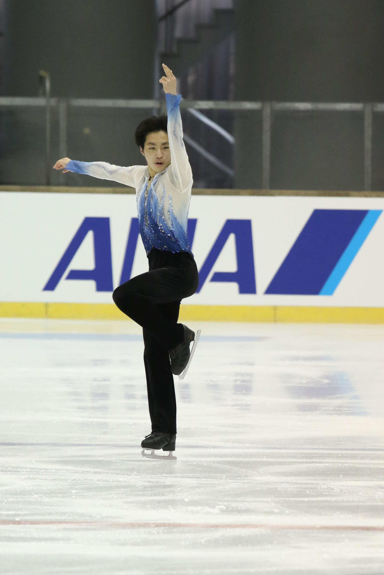 全日本ジュニア選手権男子ショートプログラムで演技する三浦（撮影・松本航）