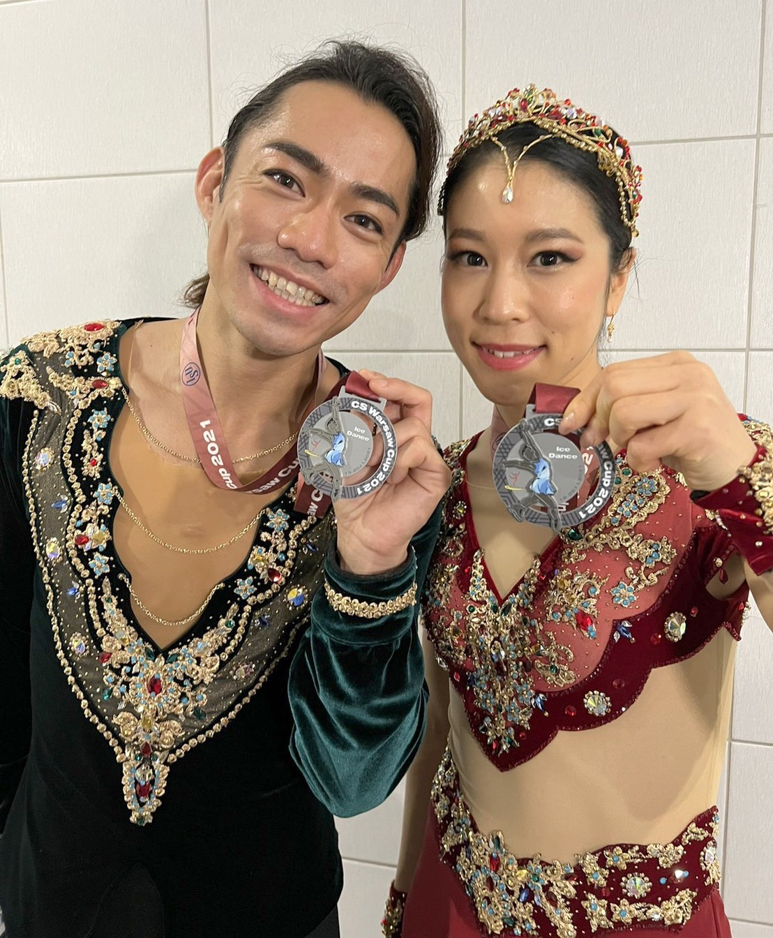 ワルシャワ杯のアイスダンスで銀メダルを獲得した村元（右）、高橋組（C）USM