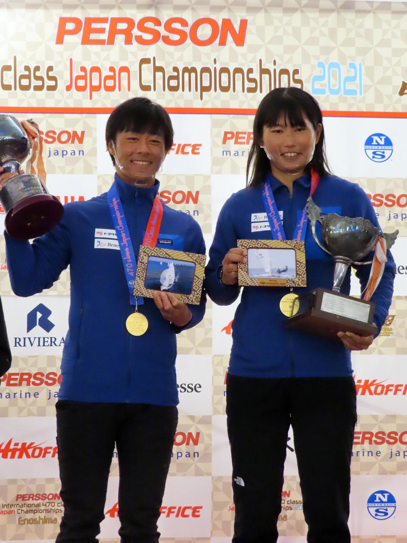 パリ五輪を狙う新コンビの岡田（左）、吉岡ペアが優勝