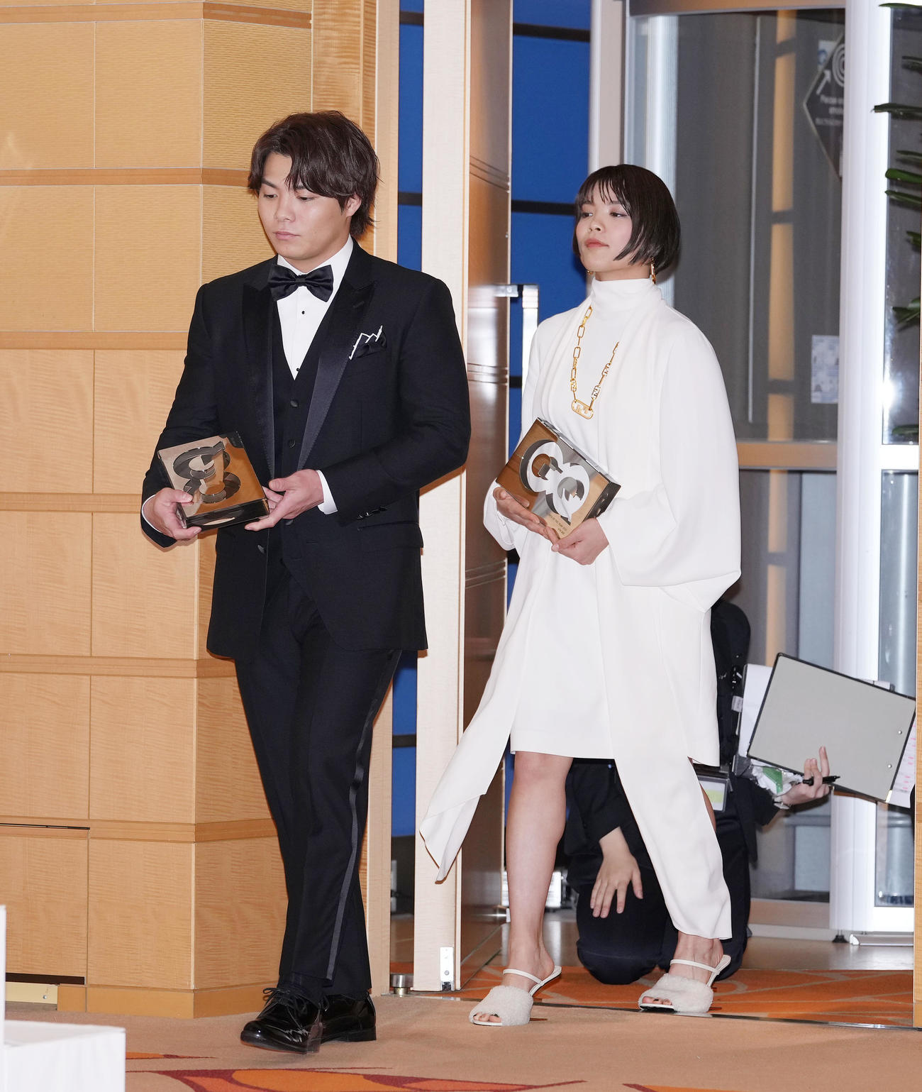 「GQ MEN OF THE YEAR 2021」を受賞し、登壇する阿部一二三（左）と阿部詩（撮影・菅敏）