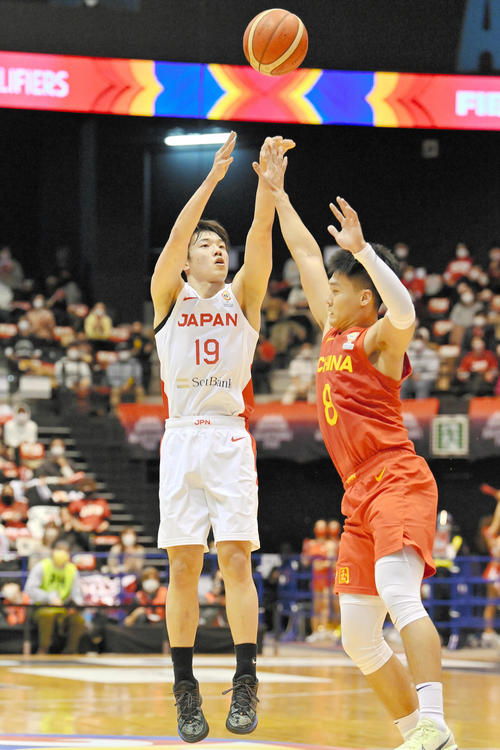 第3クオーター、3点シュートを決める西田優大（19）（代表撮影）