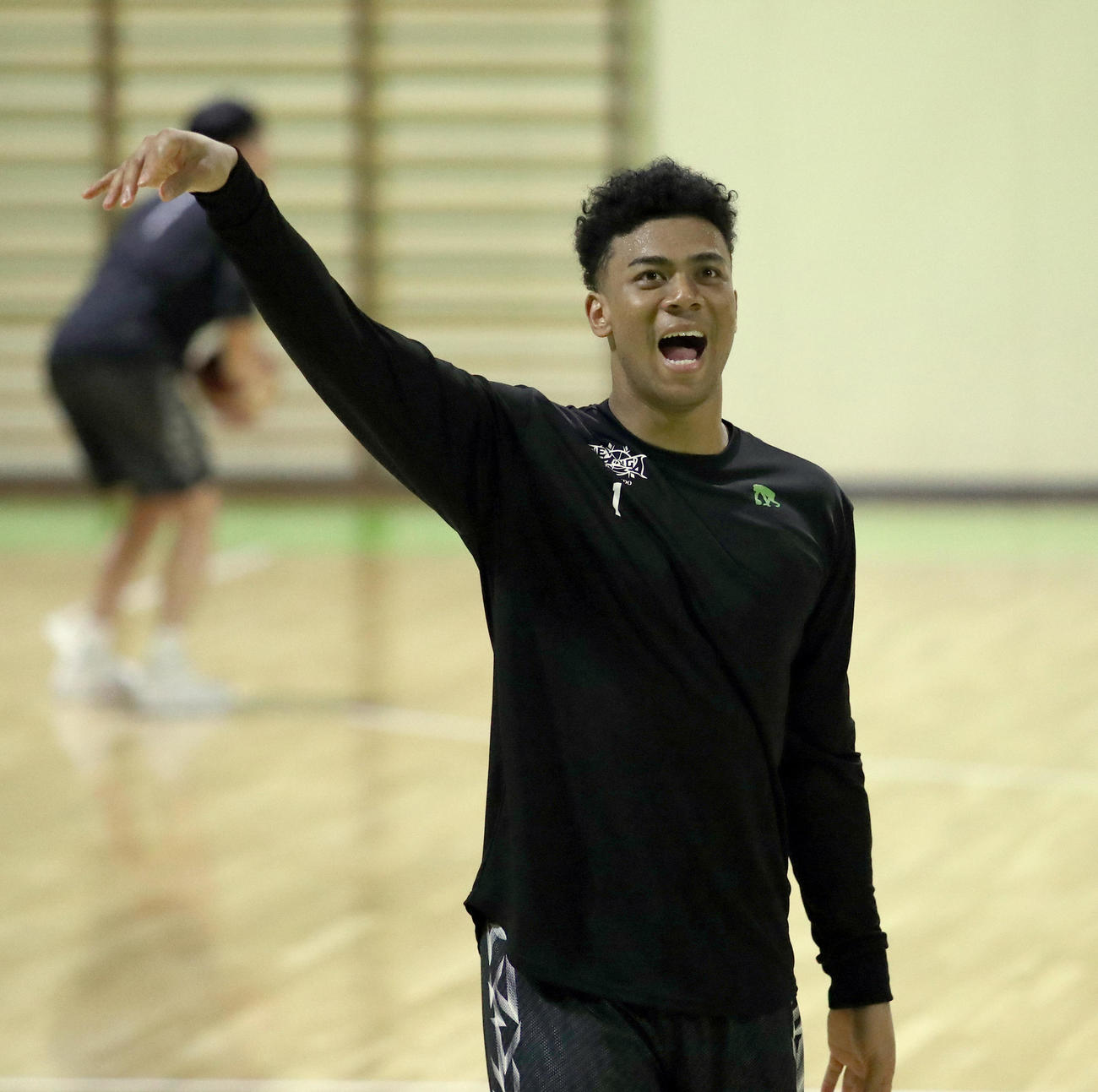 笑顔でシュート練習をするレバンガ北海道ナナー（撮影・佐藤翔太）