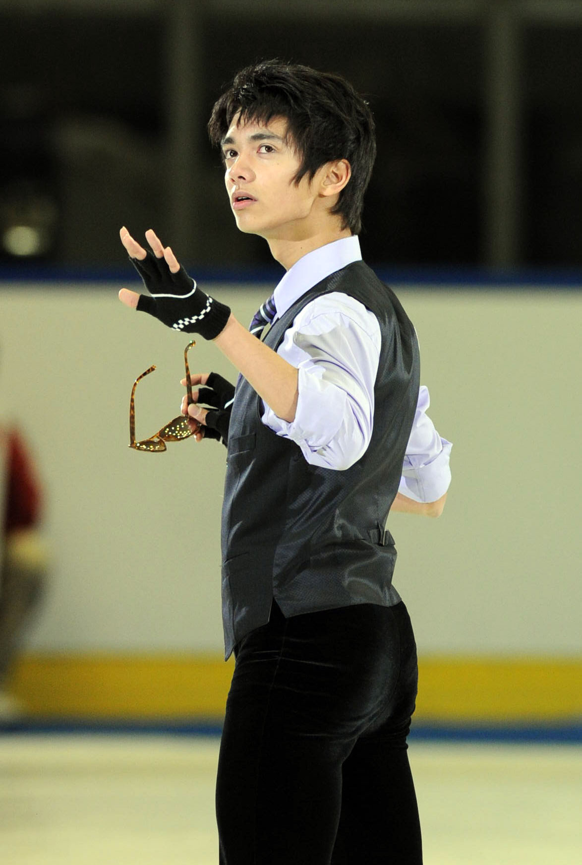 名古屋フィギュアスケートフェスティバルで演技する16歳の日野龍樹＝2012年1月5日