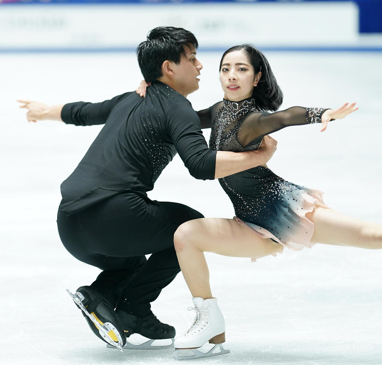 フィギュアスケート・グランプリ（GP）シリーズ第4戦NHK杯　第2日　ペアフリー　演技する三浦璃来と木原龍一（2021年11月13日）