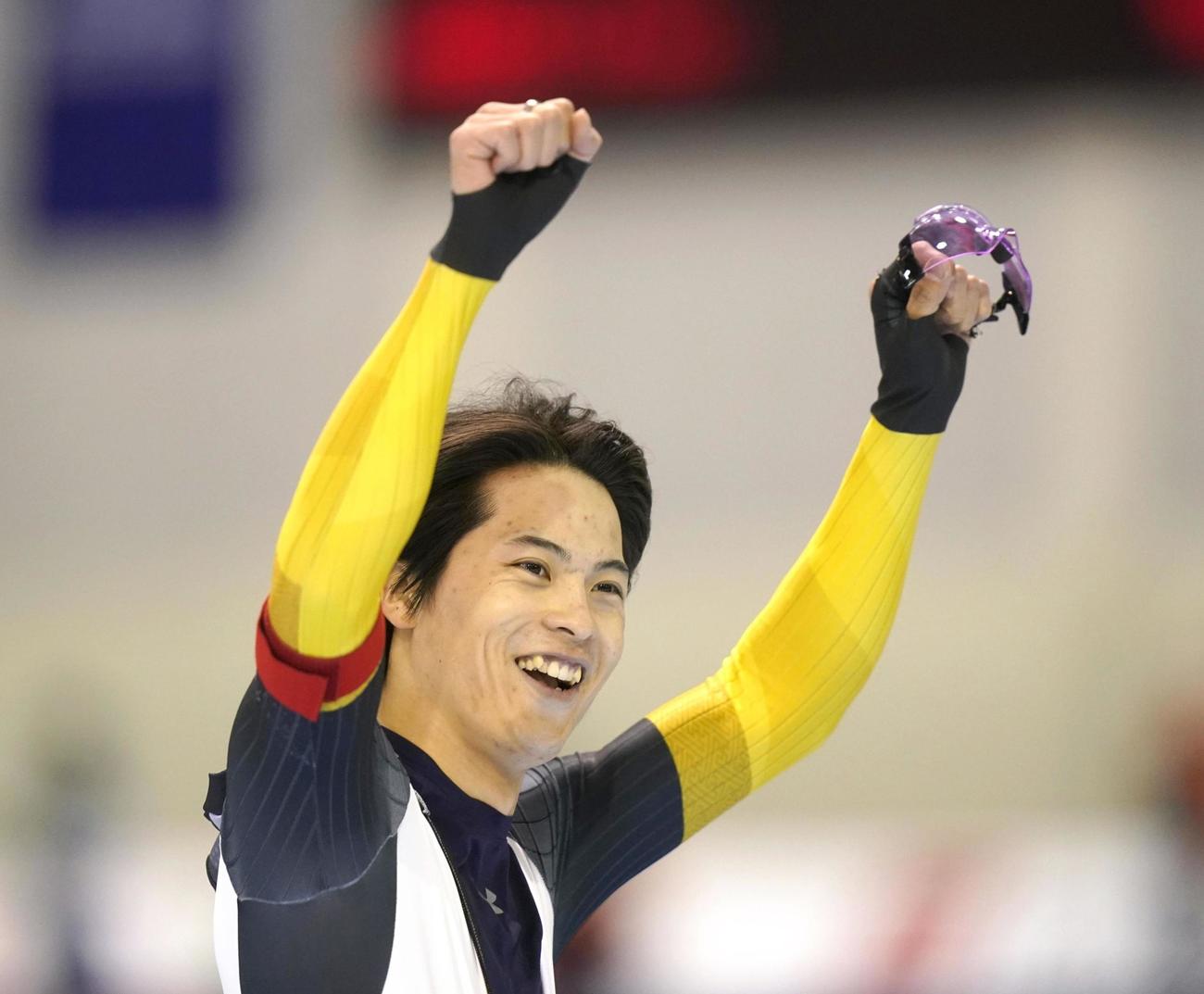 男子500 メートル のレースを終えた松井大和。34秒04で優勝した（AP＝共同）
