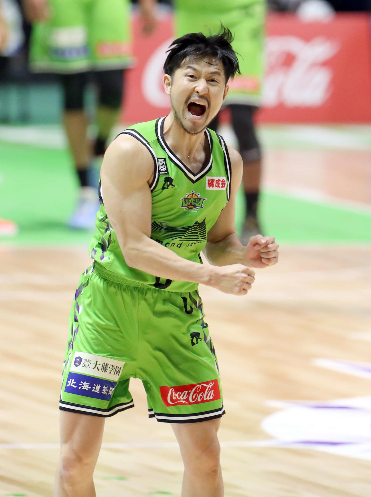 レバンガ北海道対横浜BC　第3Q終了間際、3Pシュートを沈め雄叫びをあげるレバンガ北海道橋本（撮影・佐藤翔太）