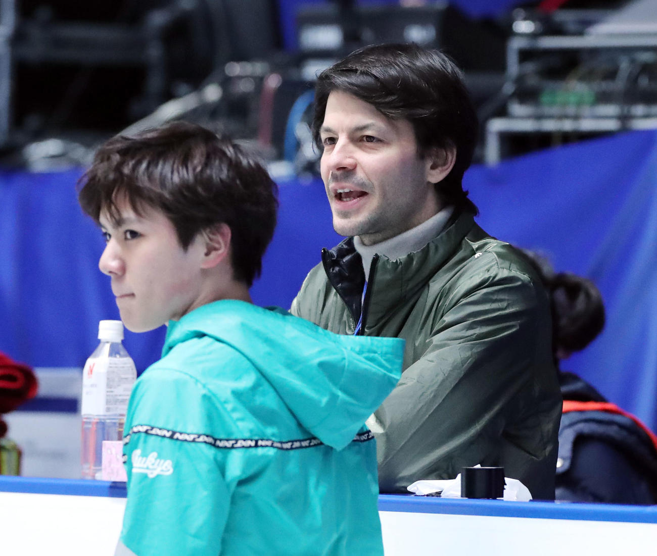 ステファン・ランビエル・コーチ（右）と宇野昌磨（2019年12月撮影）