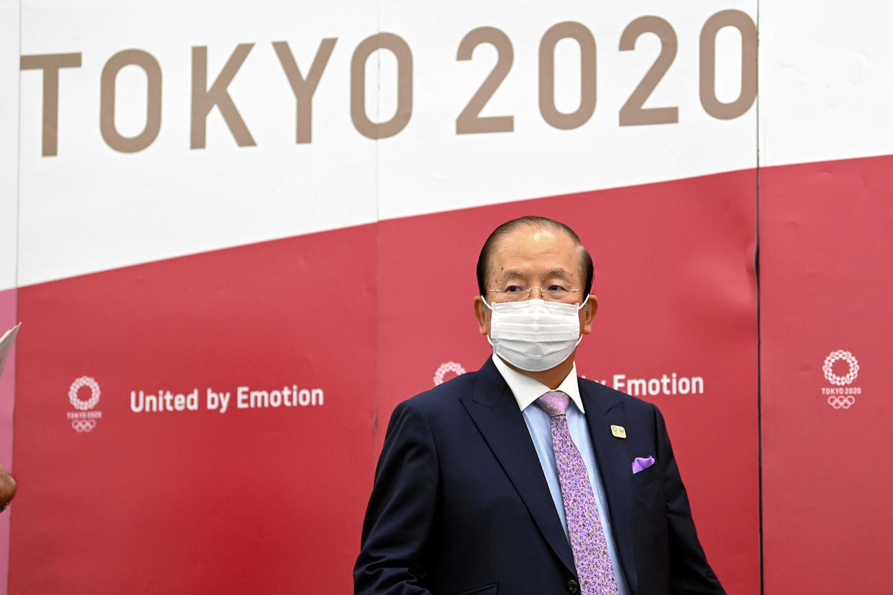 IOC理事会でのプレゼンテーション後、記者会見に臨む東京五輪・パラリンピック大会組織委の武藤事務総長（代表撮影）