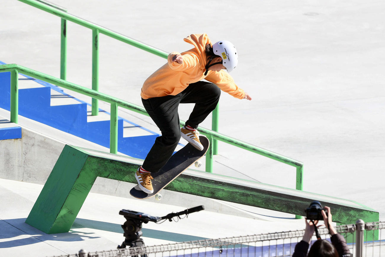 ストリート女子決勝で演技する西矢（撮影・滝沢徹郎）