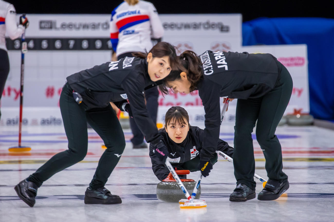 チェコ戦に勝利したロコ・ソラーレ(c) WCF / Steve Seixeiro