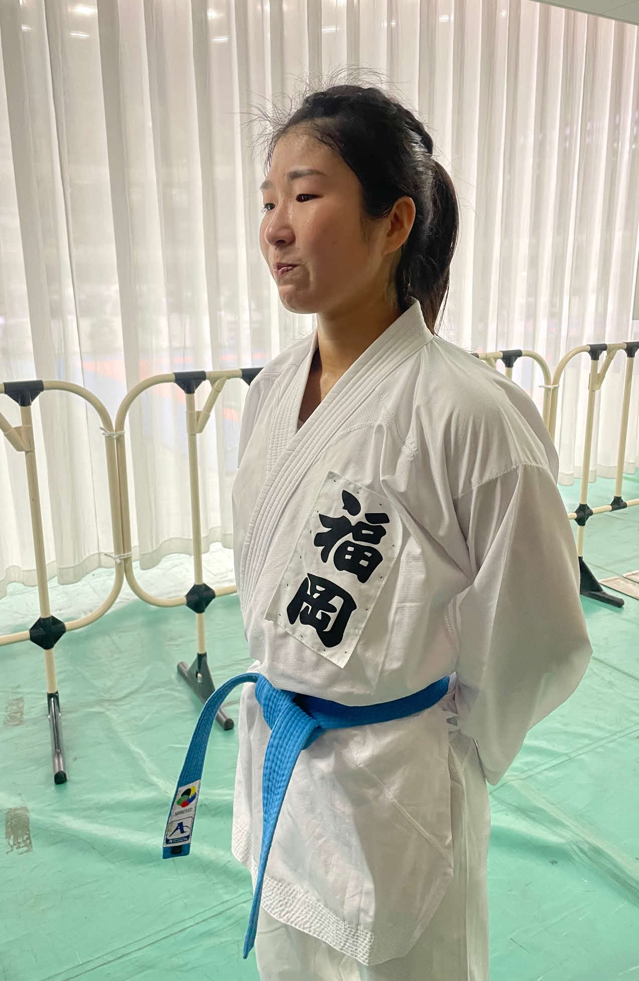 全日本選手権の女子組手3回戦で敗れ、唇をかむ宮原（撮影・奥岡幹浩）