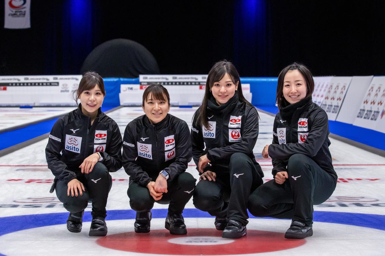 北京五輪最終予選に出場中のロコ・ソラーレ（左から）吉田夕梨花、鈴木夕湖、吉田知那美、藤沢五月（ｃ） WCF / Steve Seixeiro