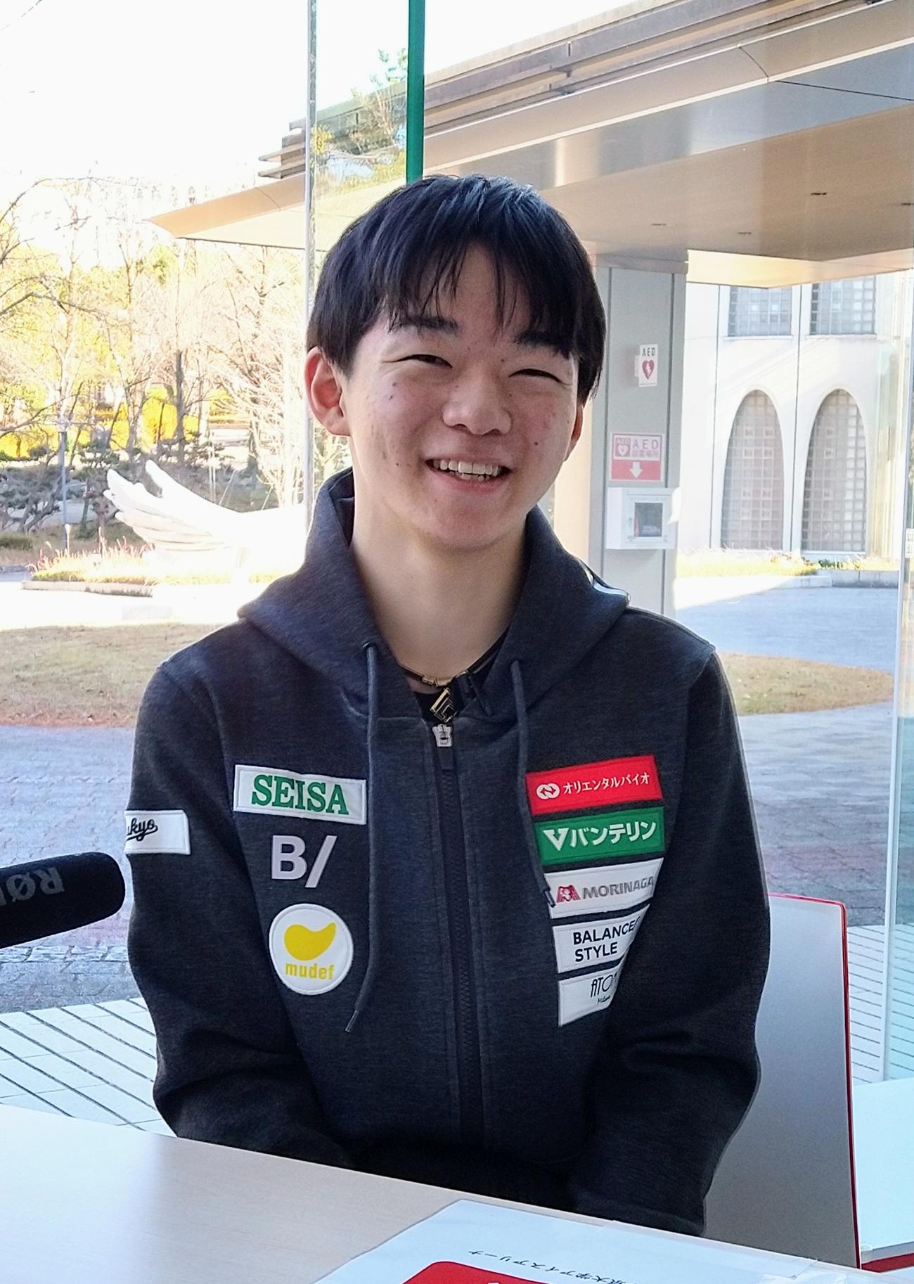 北京五輪開幕50日前に合わせて取材に応じる鍵山優真（撮影・木下淳）