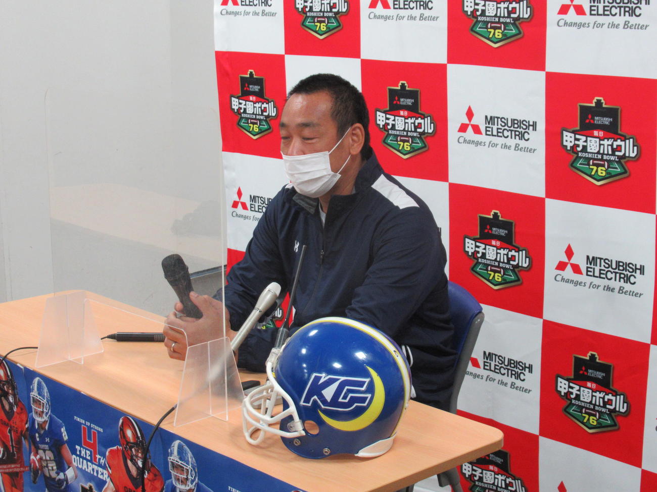 甲子園ボウルに向けた会見に臨む関学大の大村監督（撮影・実藤健一）