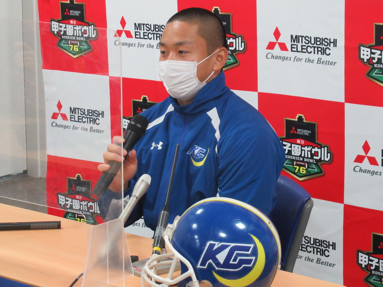 甲子園ボウルに向けた会見に臨む関学大LB都賀（撮影・実藤健一）