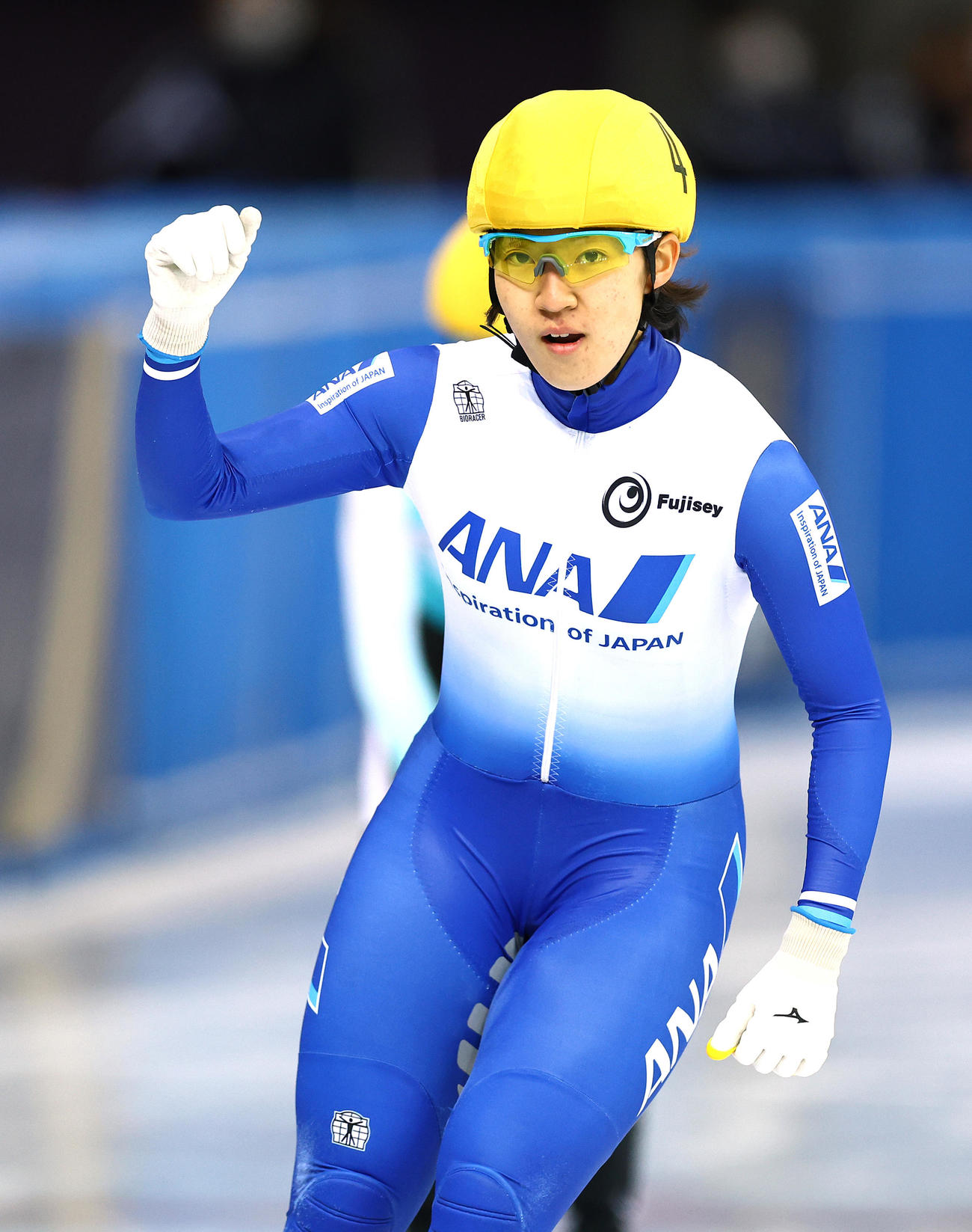 女子500メートルA決勝で優勝を決めガッツポーズする神長（撮影・垰建太）