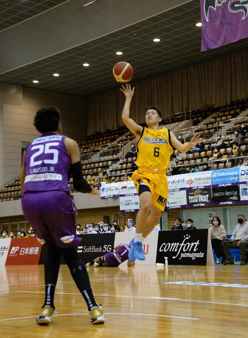 ｂ２仙台 仙山戦 勝利 山形猛追振り切りメインセ33歳誕生日に花添える バスケットボール写真ニュース 日刊スポーツ
