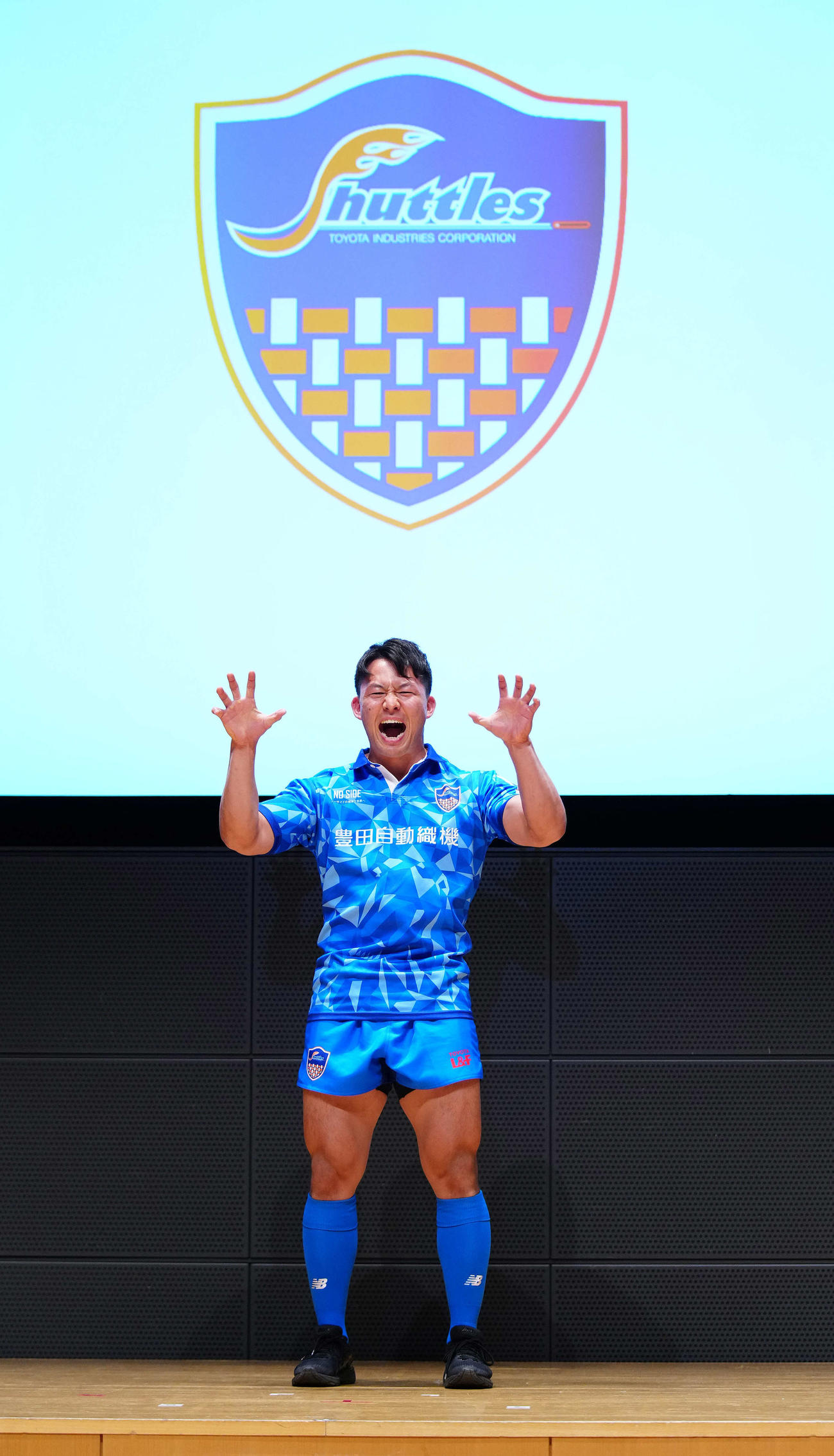 リーグワン開幕直前メディアカンファレンスでポーズを決める愛知の松本（撮影・江口和貴）