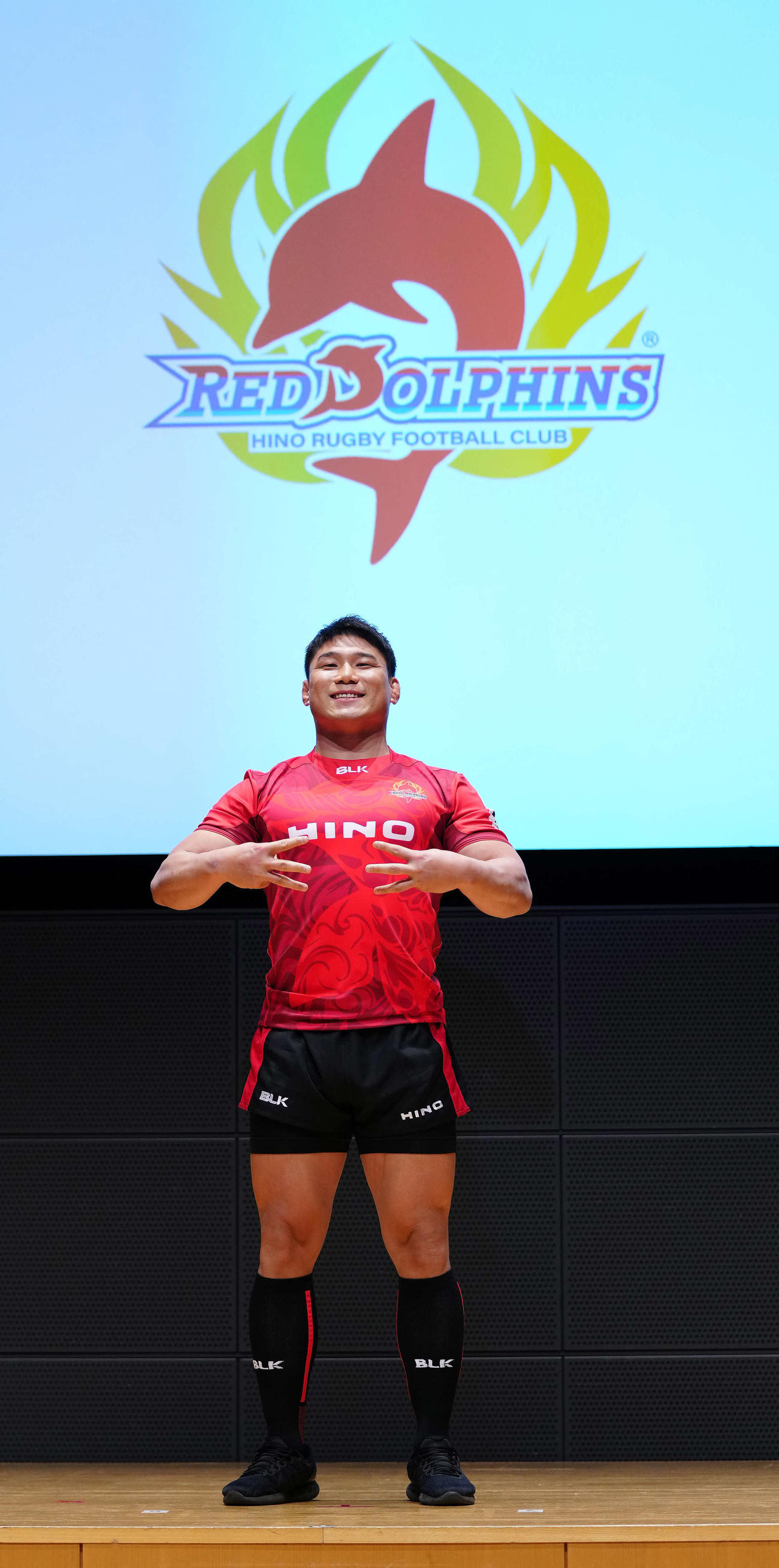 リーグワン開幕直前メディアカンファレンスでポーズを決める日野の堀江（撮影・江口和貴）
