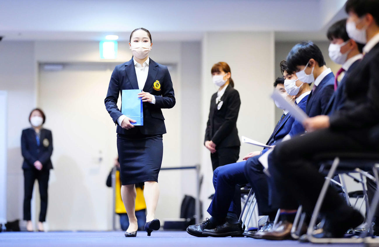 SPの滑走順抽選を終え笑顔の樋口（代表撮影）