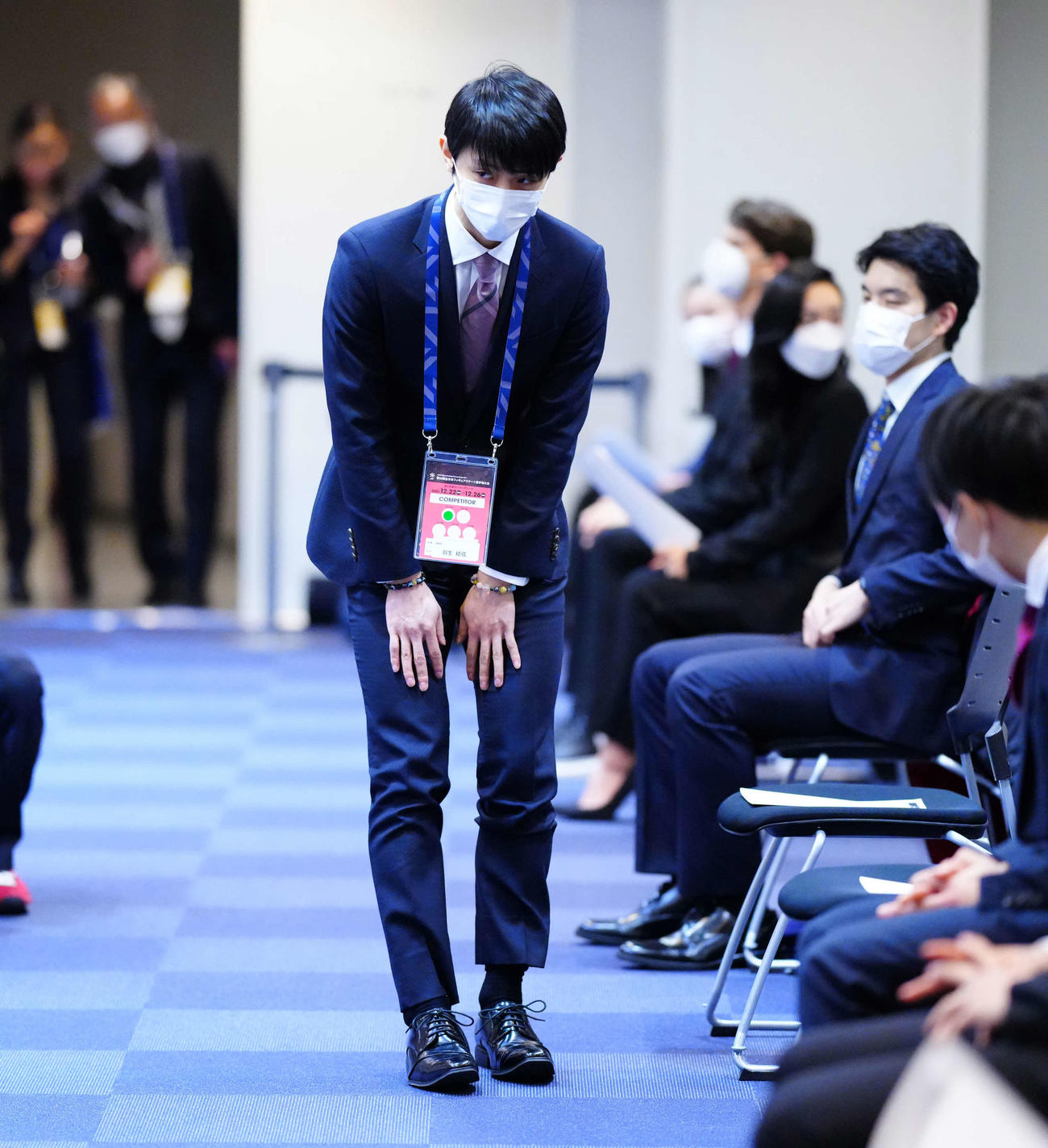 開会式に参加し、あいさつする羽生（代表撮影）