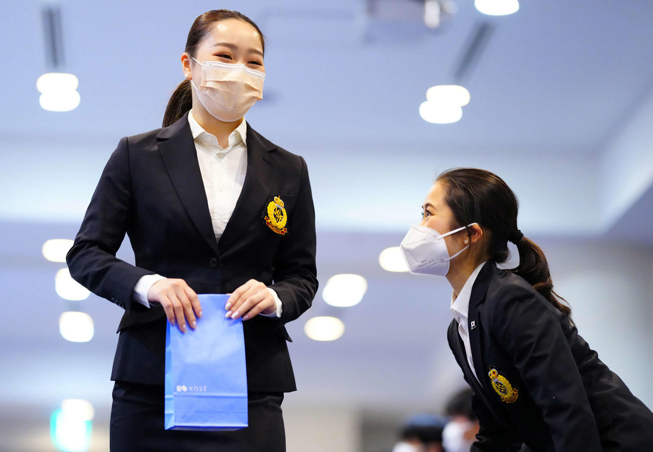 笑顔を見せる樋口（左）と宮原（代表撮影）
