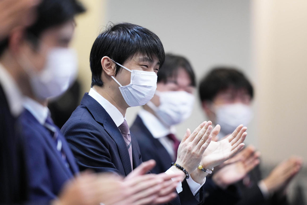 開会式で笑顔を見せる羽生結弦（代表撮影）