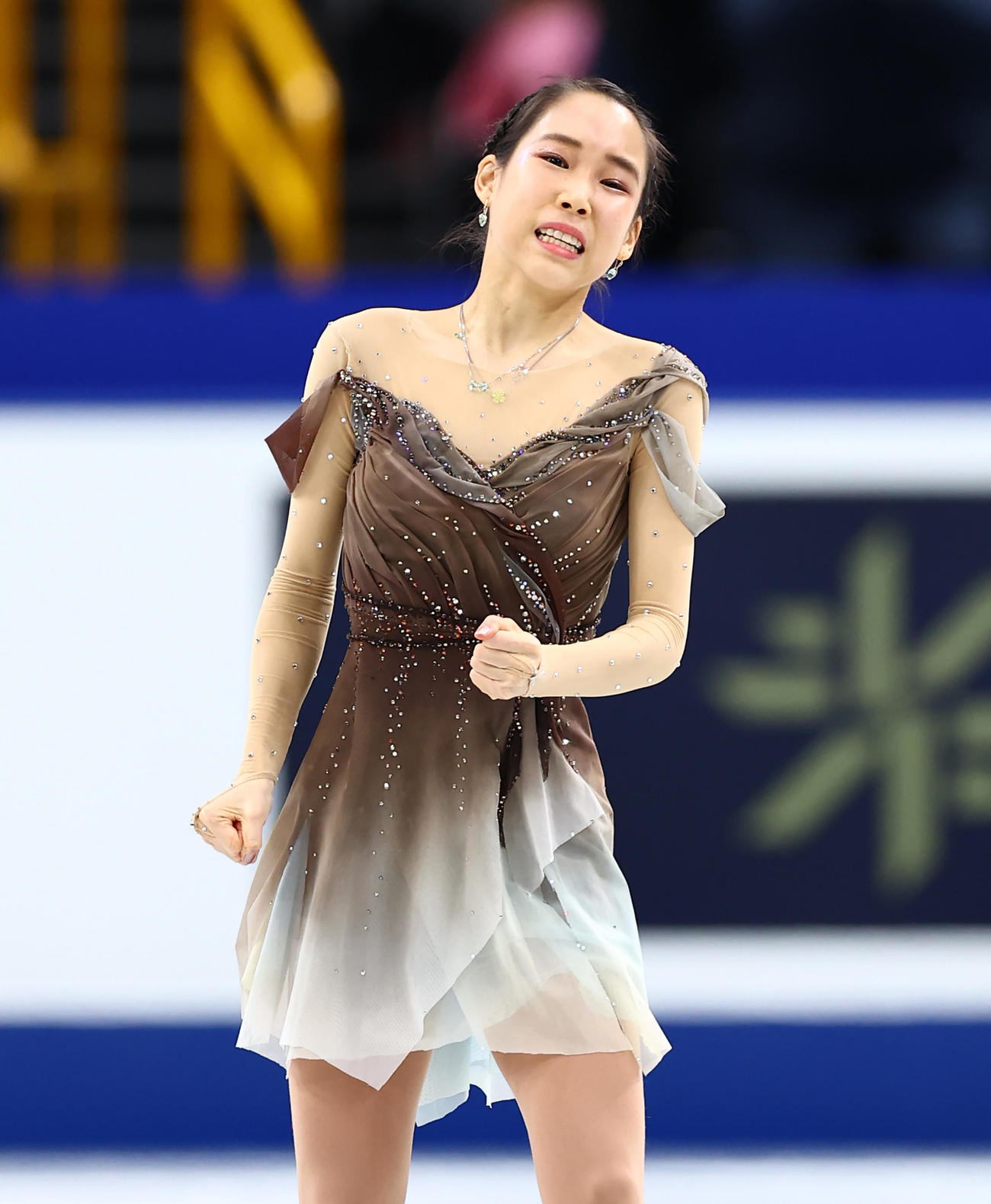 女子SPの演技を終えガッツポーズする三原（撮影・垰建太）