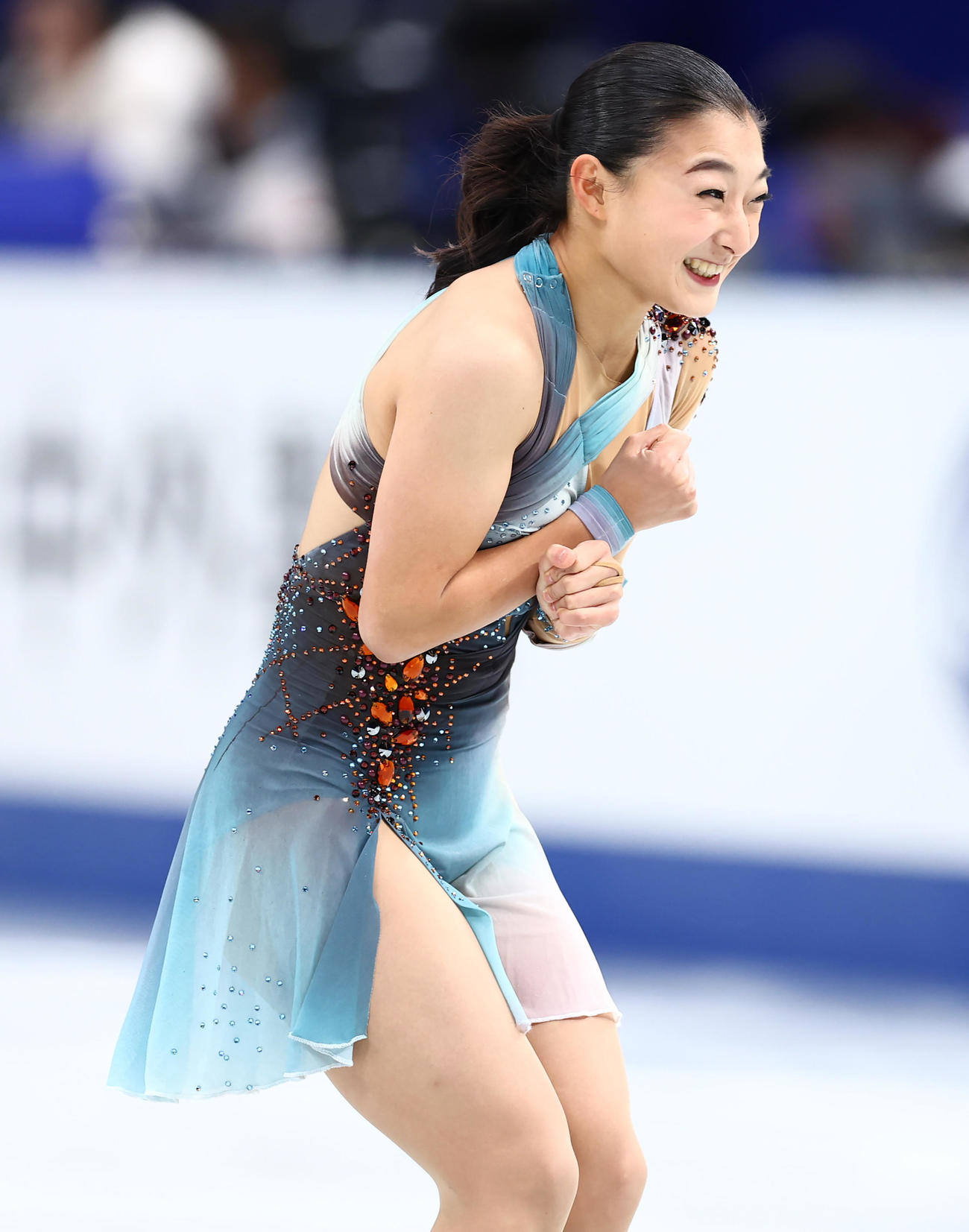 女子SPの演技を終え笑顔を見せる坂本（撮影・垰建太）