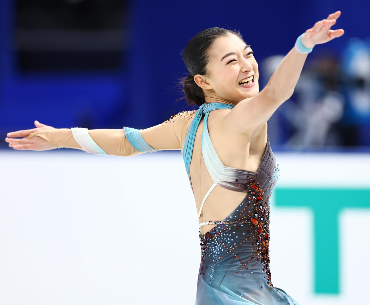 女子SPで楽しそうに演技する坂本（撮影・垰建太）