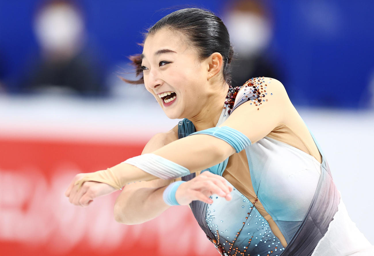 女子SPで楽しそうに演技する坂本（撮影・垰建太）
