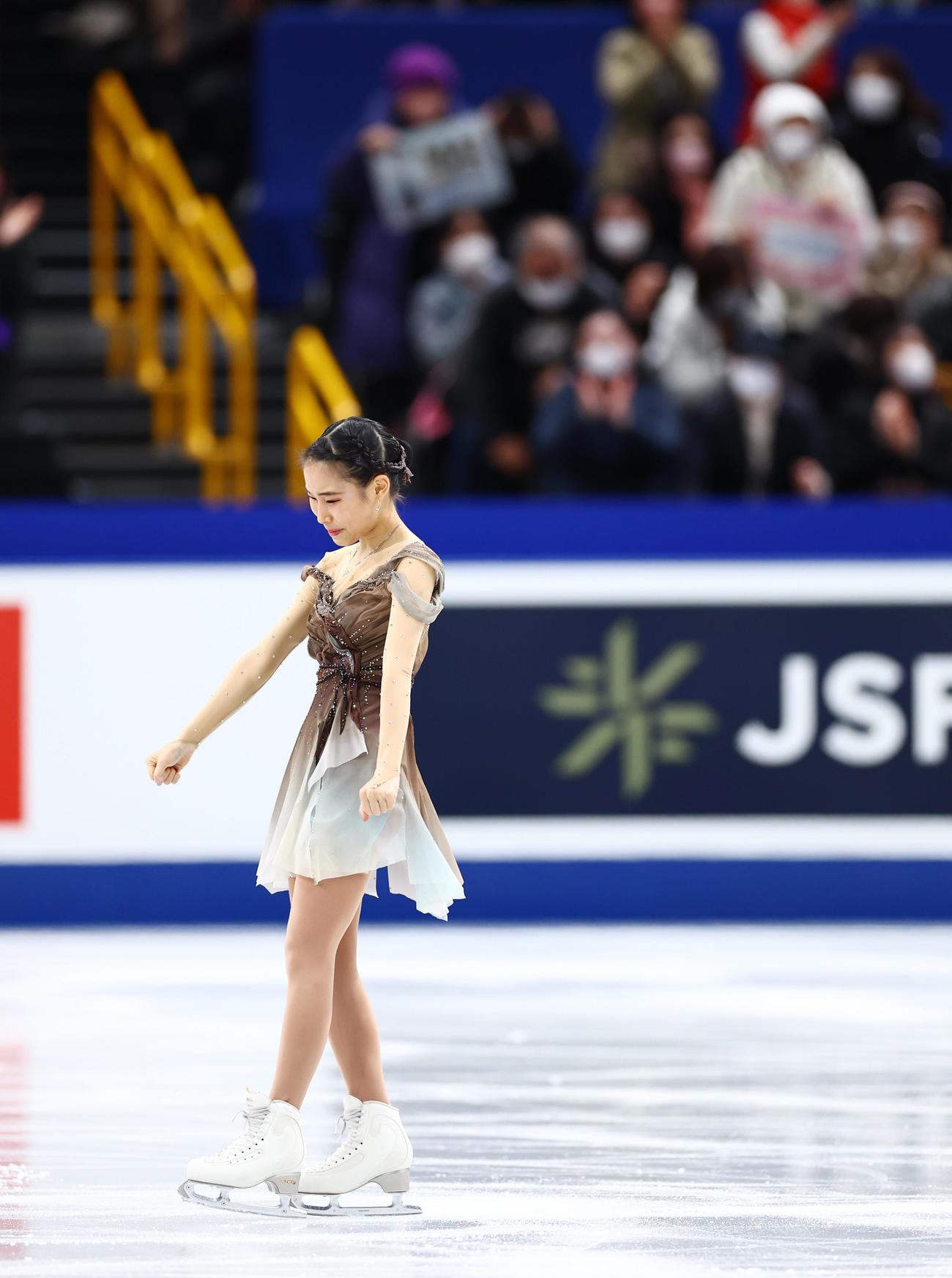女子SPの演技を終えガッツポーズする三原（撮影・垰建太）