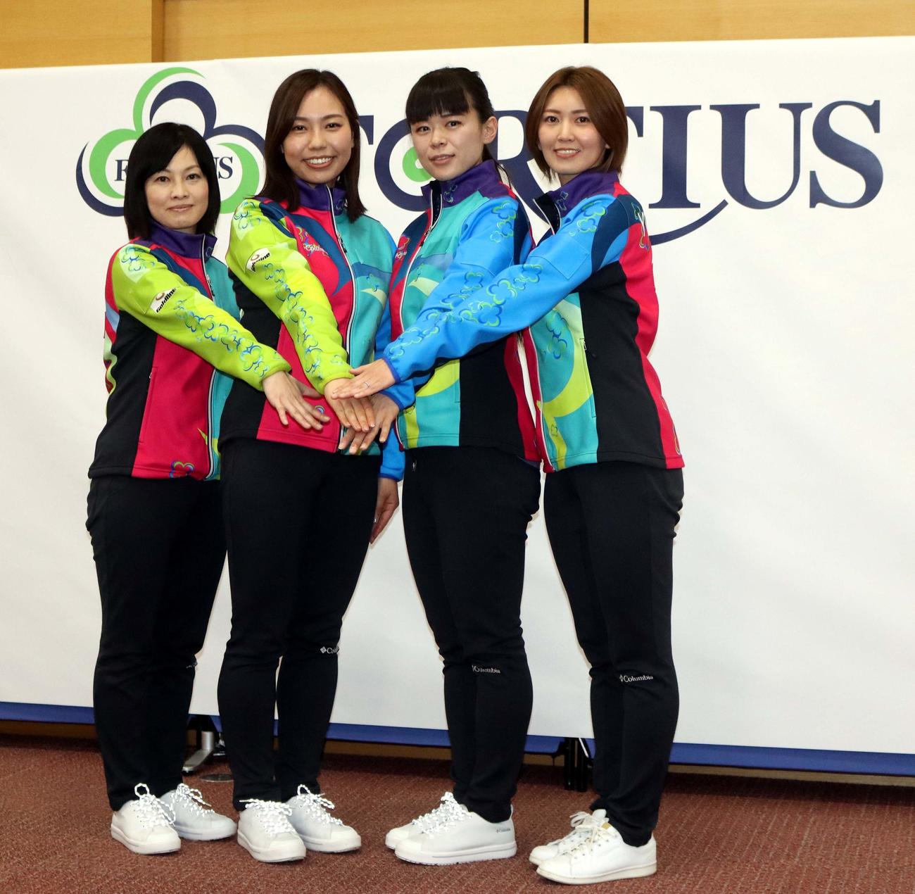 26年の五輪出場へ意気込むフォルティウスのメンバー。左から船山、近江谷、小野寺、吉村（撮影・永野高輔）