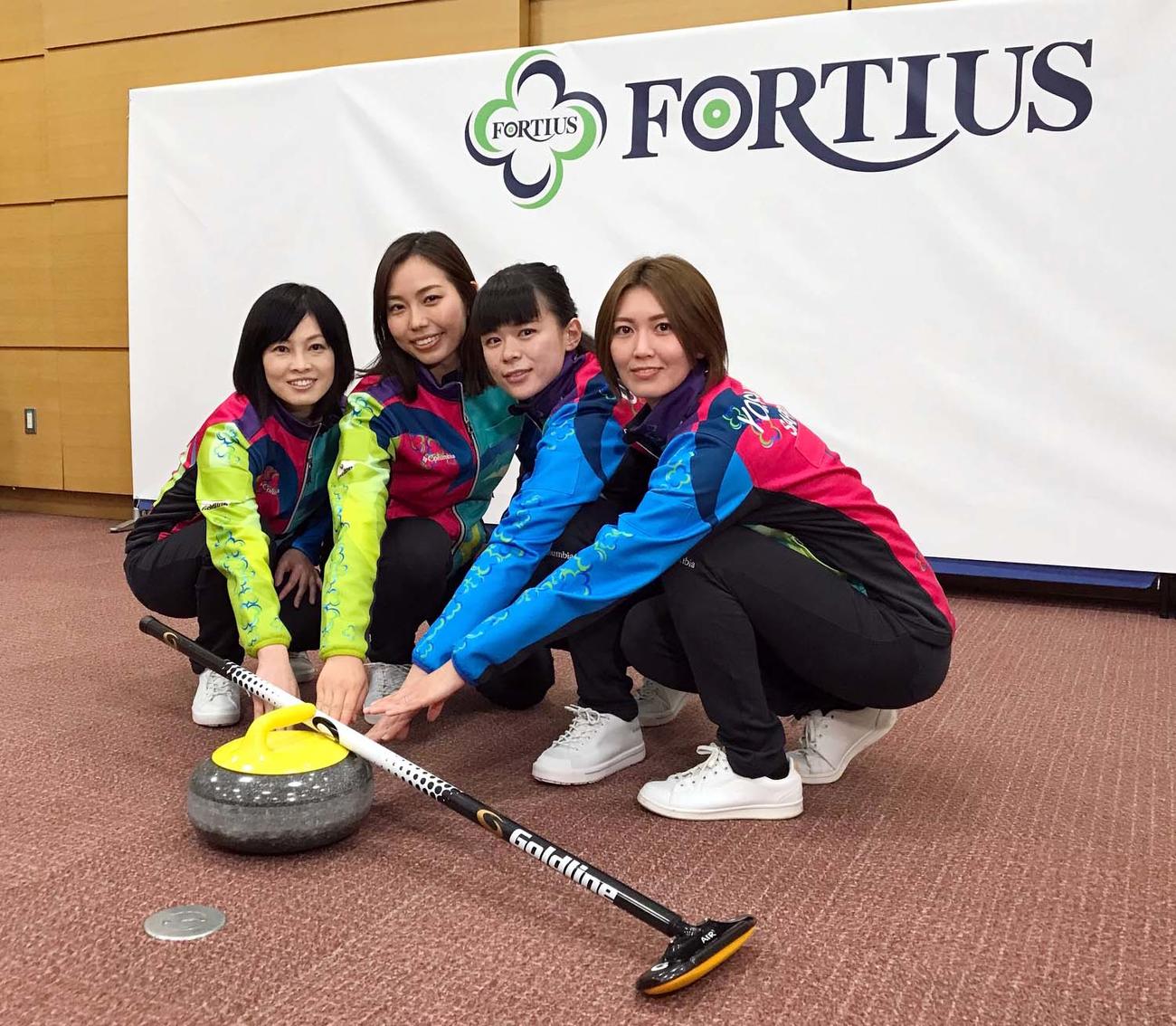 26年の五輪出場へ意気込むフォルティウスのメンバー。左から船山、近江谷、小野寺、吉村（撮影・永野高輔）