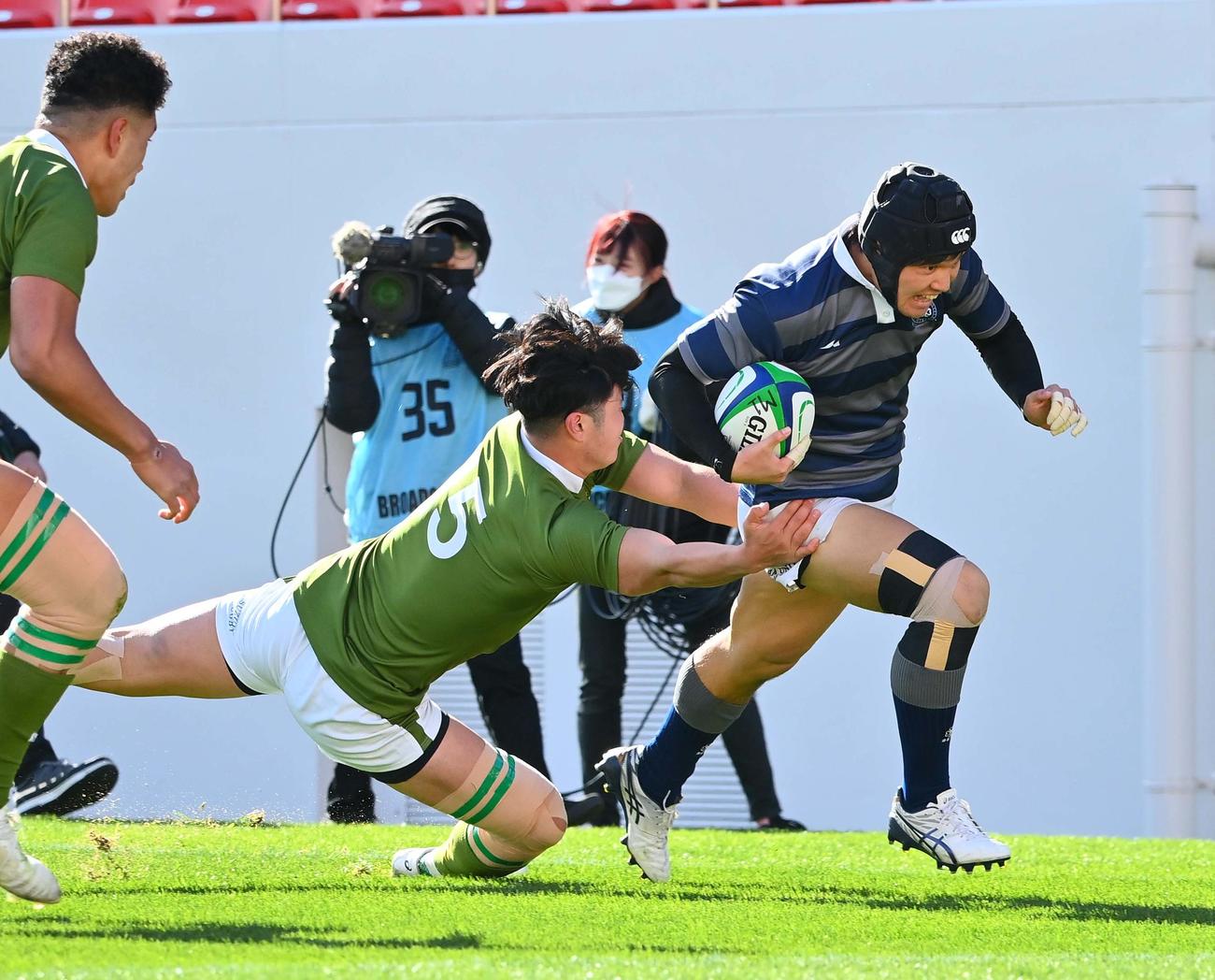大東大戦でトライを決める同大WTB和田悠一郎（2021年12月18日撮影）