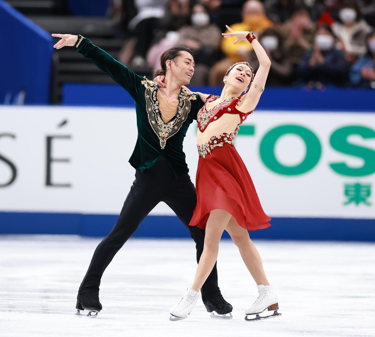 アイスダンス・フリーダンスに臨む村元（右）、高橋組（撮影・垰建太）