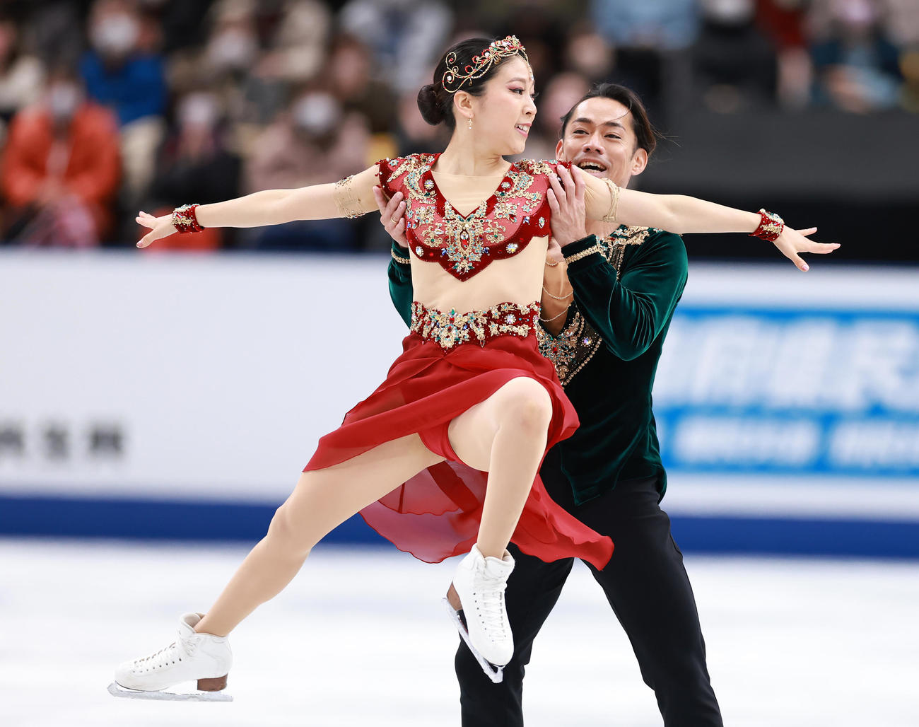 アイスダンス・フリーダンスに臨む村元（左）と高橋組（撮影・垰建太）
