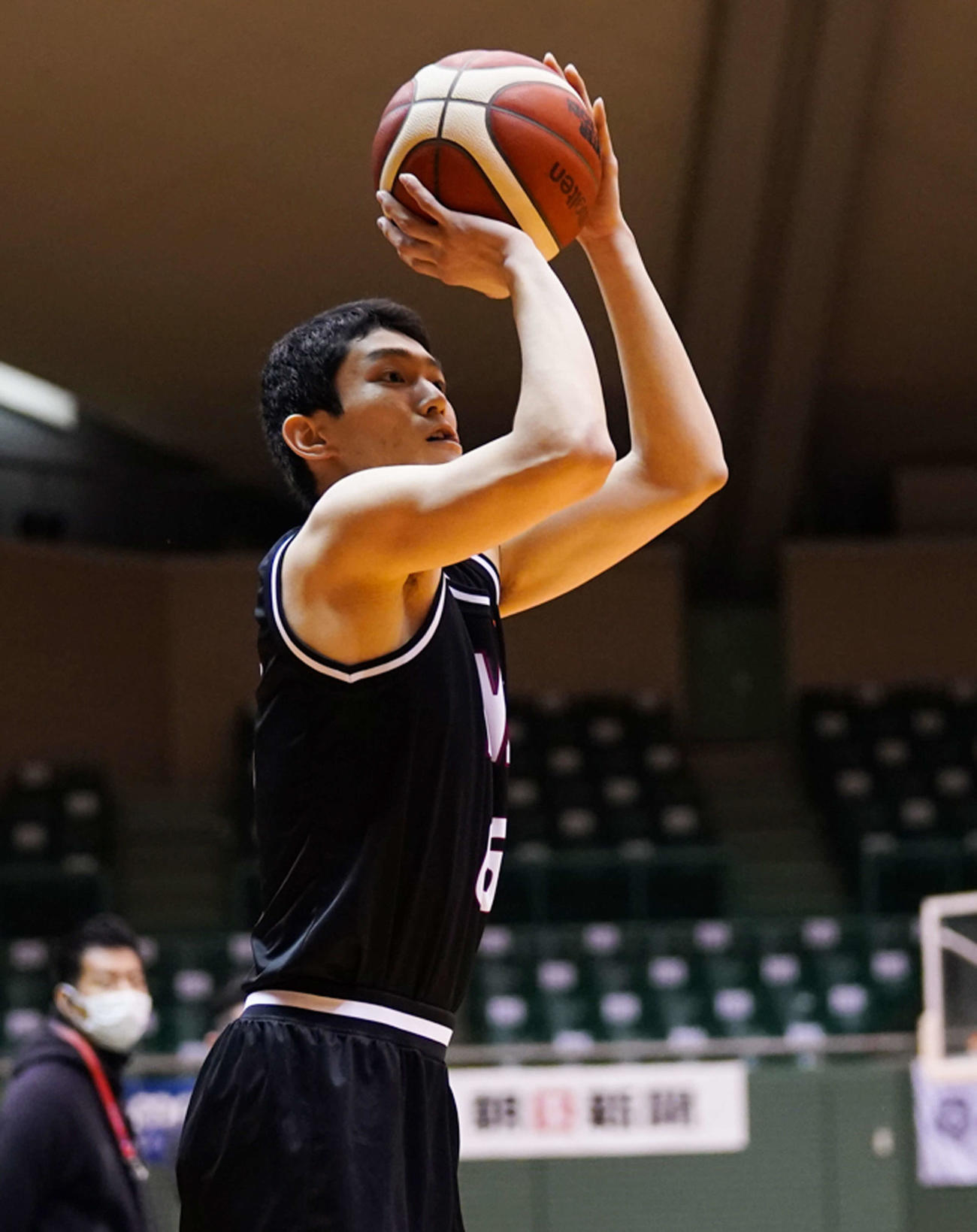 北陸対仙台大明成　第1Q、シュートを放つ仙台大明成・内藤(C)JBA