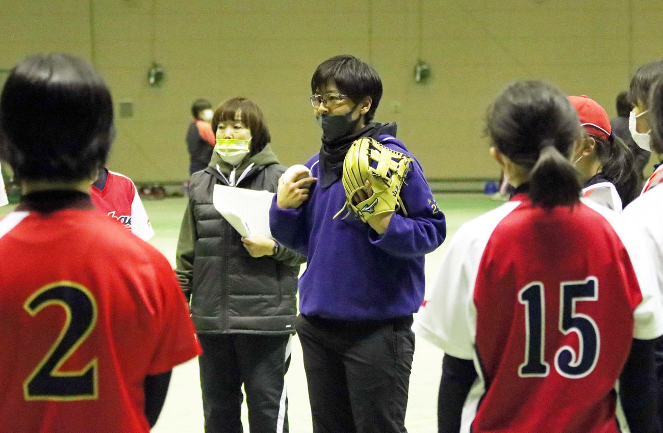 道内の小中学生を指導する山本優（撮影・永野高輔）