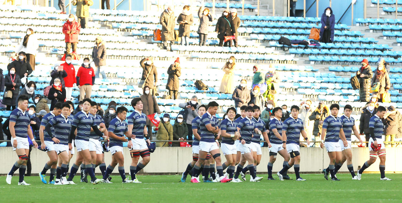 帝京大対同大　敗退し引き揚げる同大の選手たち（撮影・野上伸悟）