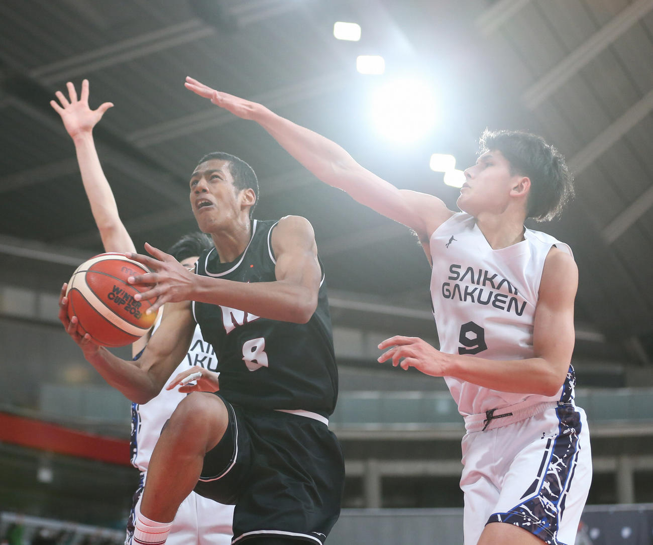 第2Q、シュートを放つ仙台大明成・山崎一(C)JBA