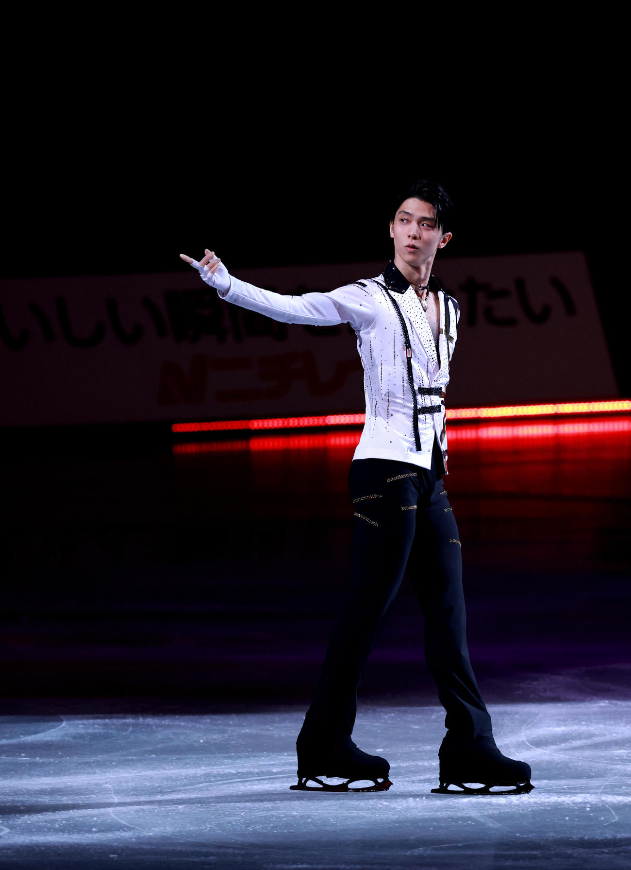 「Let Me Entertain You」で演技する羽生（撮影・垰建太）