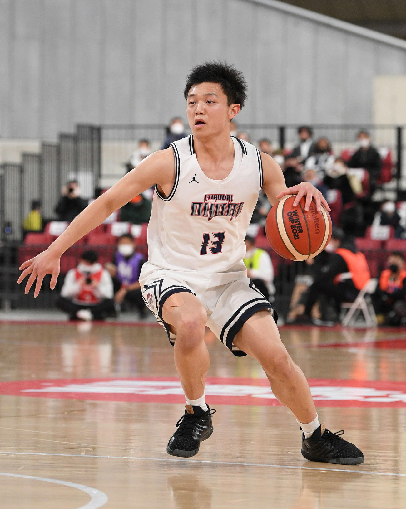 福岡大大濠対正智深谷　第2Q、ドリブルで攻め込む福岡大大濠・岩下（撮影・滝沢徹郎）
